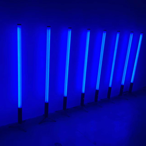 Tubo de Luz LED RGB de Rotación Infinita de 360 Grados para Exteriores con Soporte Telescópico Ajustable para Bodas - Product Image 1