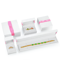 Vente chaude, boîte à bijoux rectangulaire carrée haut de gamme personnalisable OEM ODM, fabriquée à la main, avec ruban