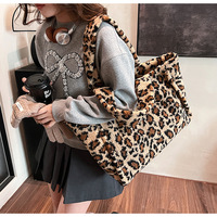 Sac fourre-tout tendance grande capacité imprimé léopard, sac bandoulière décontracté en fausse fourrure pelucheuse style célébrité