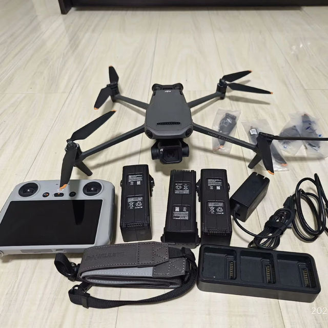 Used Mavic 3 Classic Plastic Imagery Night Mode 46 Mins Flight Time 5.1K 50fps 20MP Remote Control Professional Aerial Aircraft
