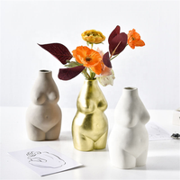 Vase décoratif en céramique style sud-ouest, motif corps féminin et fleurs, pour la Saint-Valentin et la décoration intérieure