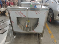 Commerciële borstelrol fruit- en groenteschilmachine van roestvrij staal, volautomatisch reinigend en verwerkend
