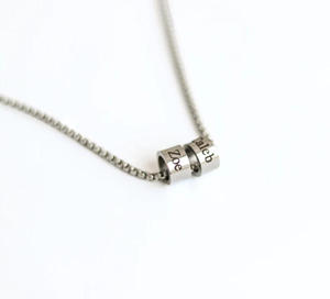 Collier personnalisé en acier inoxydable pour homme, avec perles gravées et breloque baril, cadeau personnalisé avec <span class=keywords><strong>initiales</strong></span> et <span class=keywords><strong>nom</strong></span> de famille - Product Image 4
