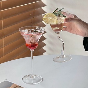 Verre à pied en cristal Margaret, forme unique et élégante, pour whisky, martini, vin, desserts, idéal pour mariages et réceptions - Product Image 2