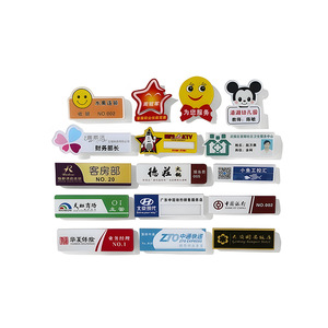 Badges nominatifs personnalisés en acrylique avec logo pour employés scolaires, porte-clés et emblèmes - Product Image 1
