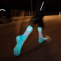 Logo personnalisé Chaussettes de course réfléchissantes Chaussettes de sport de trail running ultra respirantes Hommes Femmes Chaussettes légères de cyclisme et de basket-ball Jeunes