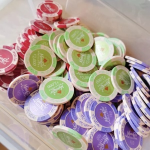 Jetons de poker en argile <span class=keywords><strong>composite</strong></span> avec logo personnalisé, colorés, luxueux, bon marché, universels pour le divertissement, en provenance du Zhejiang, Chine - Product Image 2