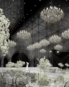 ديكور قاعة أفراح ومناسبات بالزهور مع تصميم قطع مركزية وتزيين سقف القاعة - Product Image 4