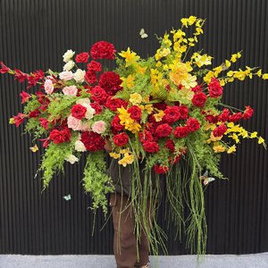 Decorazioni Floreali Artificiali Personalizzabili con Sfondo Rosso per Matrimoni, Ricevimenti, Benvenuto Ospiti, Percorsi e Fidanzamenti - Product Image 1