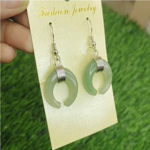 Ensemble de boucles d'oreilles en pierre d'aventurine verte en forme de lune taillée sculptée Bijoux de mode Style amoureux Cristal de quartz Pierre semi-précieuse Artisanat - Product Image 3