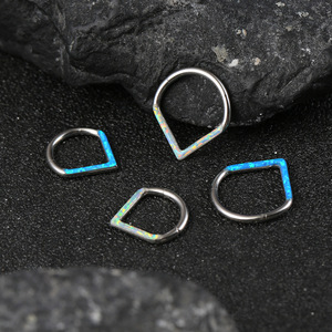 <span class=keywords><strong>Anneau</strong></span> de nez en zircon personnalisé en or 10K en forme de goutte, bijoux de <span class=keywords><strong>piercing</strong></span> corporel personnalisés européens, <span class=keywords><strong>anneau</strong></span> de cartilage d'<span class=keywords><strong>oreille</strong></span> en acier titane - Product Image 3
