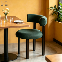Silla de Comedor Nórdica Moderna de Terciopelo con Respaldo Curvo y Patas de Metal Negro para Restaurante o Comedor