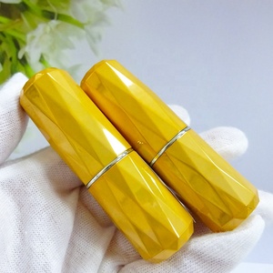 Nuevo Tubo de Lápiz Labial YIHONG YH-LS056 con Forma Única, Envase Cosmético de Moda, Contenedor Vacío de ABS con Superficie Metalizada Personalizable - Product Image 3