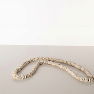 Chapelet artisanal en bois sculpté avec des perles de prière de style pompon - Product Image 6