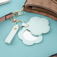 Miroir de maquillage portable en cuir PU avec porte-clés, miroir rond rotatif à fleurs tendance, mini miroir à suspendre pour femmes