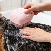 Brosse de massage et de bain pour animaux de compagnie en silicone souple avec réservoir de shampoing