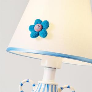 Lámpara de mesa de cerámica con rayas azules y diseño floral para dormitorio o estudio, con interruptor de luz LED E27 - Product Image 4