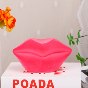 <span class=keywords><strong>Redeco</strong></span> nuevo diseño flocado gran labio rojo figura estatua adornos arte resina labio escultura para regalos decoración del hogar - Product Image 2