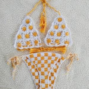 ชุดว่ายน้ำบิกินี่ท่อนบนแบบมินิ คอวี แต่งลายดอกไม้ปัก 3 มิติ สไตล์วินเทจ ผลิตตามแบบ OEM/ODM  งานแฮนด์เมด สายผูก  ชุดชายหาดสำหรับผู้หญิง 1 ชิ้น - Product Image 6