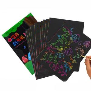 Lot de carnets de croquis DIY colorés à gratter effet arc-en-ciel, reliés en spirale, avec pochoirs graffiti, pour cadeaux - Product Image 2