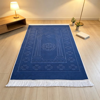 Tapis de prière musulman Sajjadah en peluche courte, rembourré en éponge, fabriqué à la machine, gaufré, couleur unie, antidérapant, avec franges, pour voyage et maison