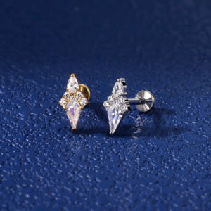 JIAXIN Labret en Titane ASTM F136 16G à Filetage Interne, avec <span class=keywords><strong>Grappe</strong></span> de Dards en Zircon Cubique (CZ) forme Ciseau et Poire 5A, pour Piercing Plat, Mariage, Bijou Corporel Tendance - Product Image 3