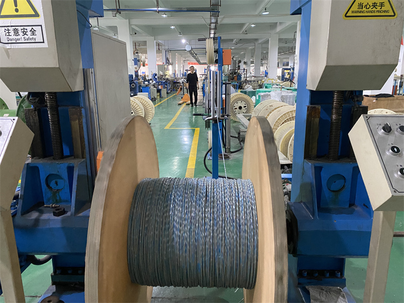 6 / 24 Core Single Mode Central Loose Tube GYTC8S Corrugated Tape For Fiber Optic Cable Outdoor