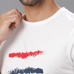 เสื้อยืดคอกลมแขนสั้นสีขาวสำหรับผู้ชาย พิมพ์ลายทาง คอโอ ทรงลำลอง ผ้าคอตตอนเจอร์ซีย์ - Product Image 3