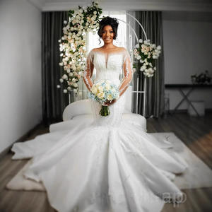 Klassisches Meerjungfrauen-Brautkleid aus Afrikanischer Spitze mit Transparenten Langen Ärmeln, Abnehmbarer Schleppe und Natürlichen Applikationen in Großen Größen - Product Image 3