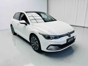 VW <span class=keywords><strong>Golf</strong></span> 2024 280TSI DSG Pro Usado Casi Nuevo con Apariencia de Edición Limitada, Pantalla Táctil Grande, Asientos de Cuero, Hatchback Moderno - Product Image 3