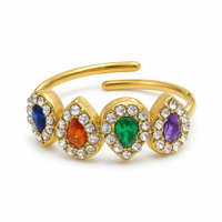 Bague en acier inoxydable avec diamants colorés, affichant style, mode, élégance, luxe, délicatesse et haute qualité