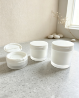 Pot rond en PP dépoli avec logo personnalisé, couvercle à clapet et cuillère, vide, pour crème, lotion corporelle, masque, emballage cosmétique et soins de la peau