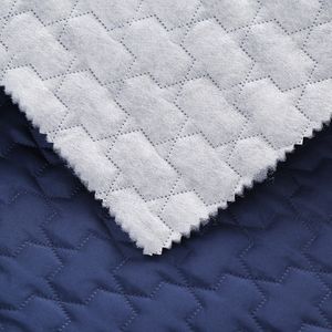 <span class=keywords><strong>Tissu</strong></span> de matelassage <span class=keywords><strong>double</strong></span> <span class=keywords><strong>face</strong></span> en coton de rembourrage en polyester de qualité supérieure <span class=keywords><strong>pour</strong></span> veste en duvet - Product Image 4