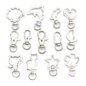 Ganchos para llaveros de aleación de plata de formas variadas para accesorios de joyería DIY, paquete de 12 unidades. - Product Image 5