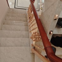 Rampe d'escalier en aluminium de luxe de style européen, couleur or rose, écologique, résistante à la rouille, pour créer une ambiance haut de gamme dans une grande maison