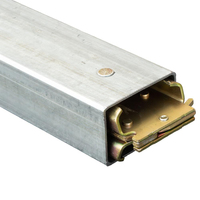Barres de fixation de cargaison réglables en acier pour remorques fermées, camions et fourgonnettes de 92 à 103 pouces, avec rails E-Track et poutres de renforcement pour planchers.