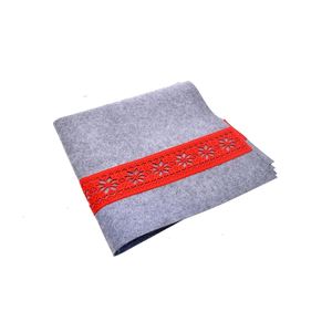Set de table en feutre gris lavable avec motif floral et bande rouge décorative 90x90cm - Product Image 1