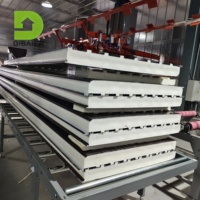 Panneau de toiture en PU à isolation thermique 45 65 95 mm pour toitures commerciales, d'usines et de entrepôts