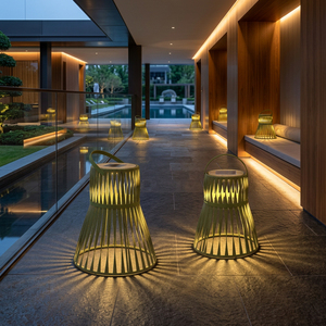 Lámpara de Jardín Grande para Exteriores con Carga Solar y USB, Resistente al Agua, de Ratán Sintético Verde, Lista para Enviar, Ideal para Hoteles - Product Image 2