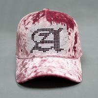 Vente en gros de casquette de baseball ajustée de style américain tissu de casquette de sport brodé sur mesure avec logo en caoutchouc motif imprimé à bas quantité minimale de commande