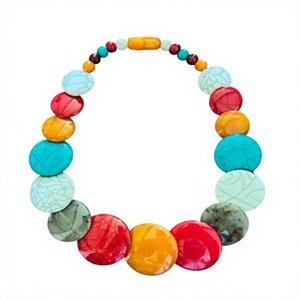 Ensemble de colliers vintage géométriques en résine, les plus beaux, colorés, uniques et élégants, bijoux de fête pour femmes, design chaîne bronze antique - Product Image 4