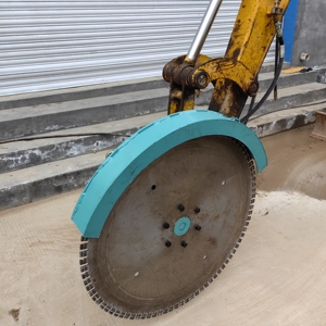 Scie à roche pour excavatrice hydraulique Bibo, utilisée pour la découpe de béton, la démolition et la découpe de roche et de pierre, comme le nom le suggère. - Product Image 6