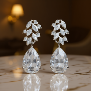 Orecchini pendenti in cristallo oro bianco per donna, stile classico da matrimonio, montatura a griffe in argento, a forma di goccia d'acqua, gioielli con strass - Product Image 2