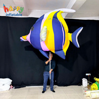 Poupée gonflable géante en forme de poisson sur bâton, colorée, pour défilés et spectacles de rue