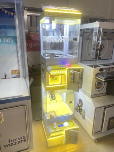 Mesin Game Arcade Full Metal 2 Pemain Kaca Temper, Mesin Crane Penjepit Boneka Hadiah 2-in-1 dengan Pemindaian Kode QR - Product Image 4