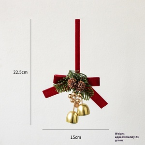 Ornements suspendus d'arbre de Noël faits à la main pendentif cloche en fer avec arc cône de pin et fruits rouges décorations de Noël transfrontalières - Product Image 6