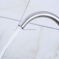 Grifo de Cocina Contemporáneo de Acero Inoxidable 304 con Acabado Cromado Cepillado, Giratorio 360 Grados, Monomando de Agua Fría y Caliente, Montado en el Fregadero