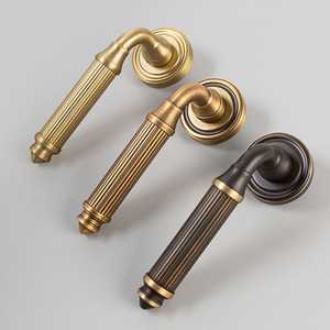 Juego de manijas de palanca para puerta de privacidad de latón macizo dorado francés con cerradura dividida, accesorios de ferretería interior para villas de lujo - Product Image 1