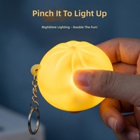 Porte-clés LED en plastique en forme de chignon mignon, jouet anti-stress souple, breloque de sac, jouet squishy en forme de dumpling