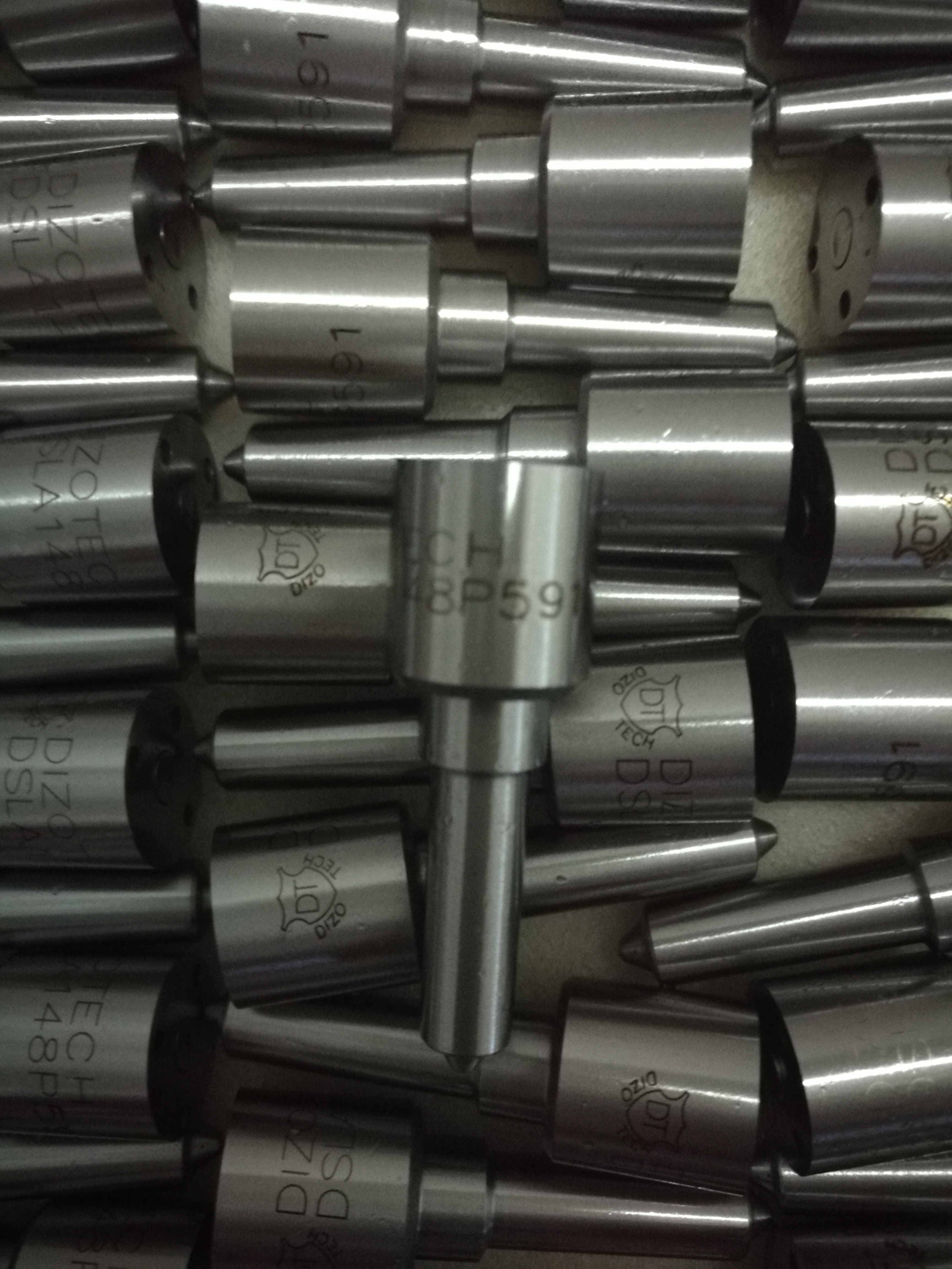 For Deutz TD226B fuel injector nozzle DLLA152S295 12270163 Peru diesel nozzle injector 12270163  DLLA 152S295 DLLA 152 S295
